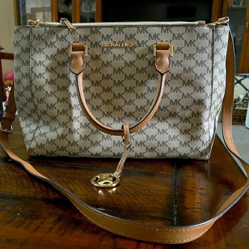 New without tags authentic Michael Kors purse